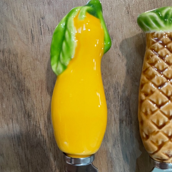 New with Tags Attached 2-Piece Set Butter Knives - Picture 5 of 7